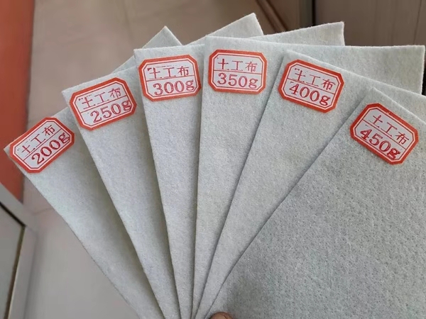供應(yīng)江蘇各種用途無(wú)紡布、長(zhǎng)絲布、滌綸布